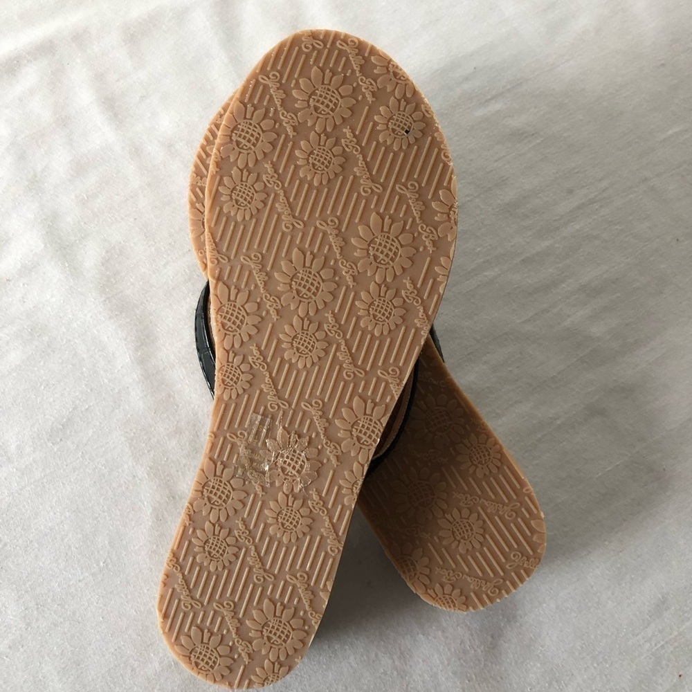 Yellow Box Women's Thong Sandals / Flip Flops. Size 6.5. Like New Condition! - Picture 5 of 7